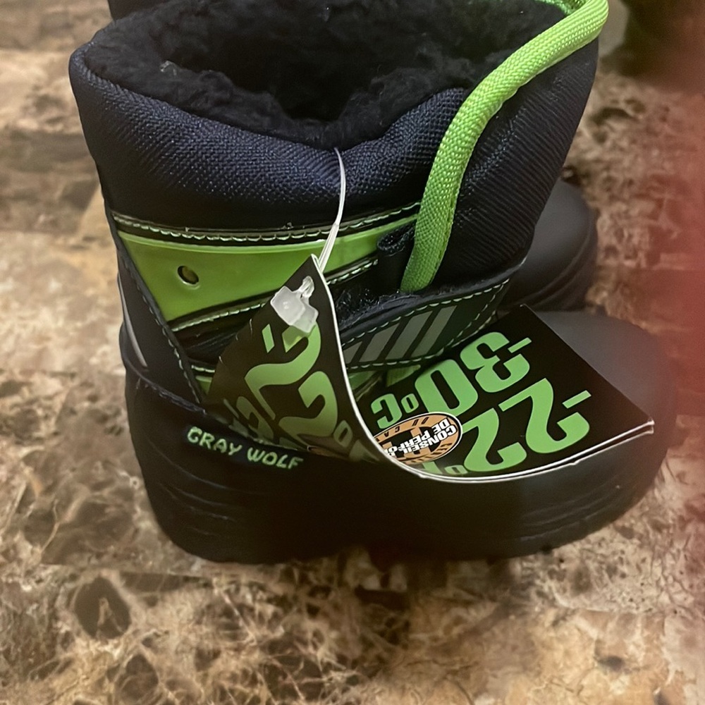 Toddler boys size  5 M